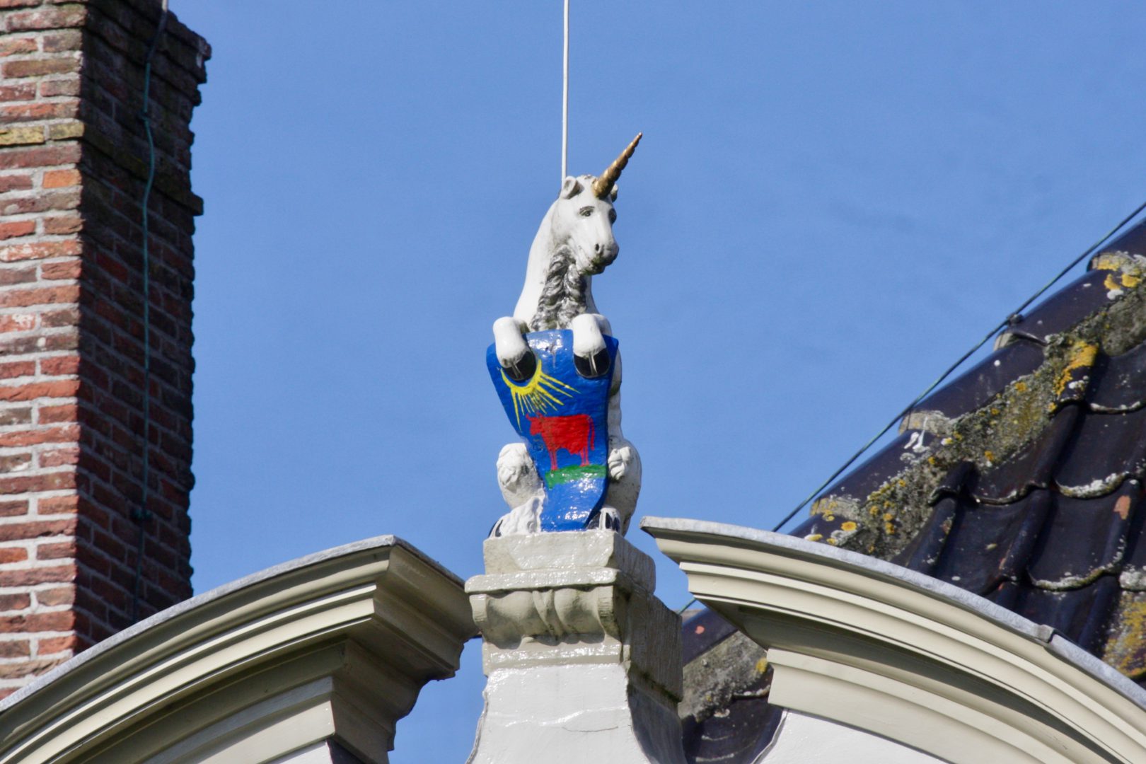 Eenhoorn op topgevel boerderij de Eenhoorn