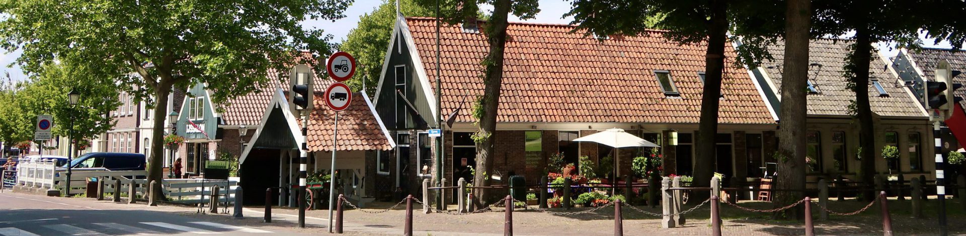 Centrum Middenbeemster met travaille en oude smidse