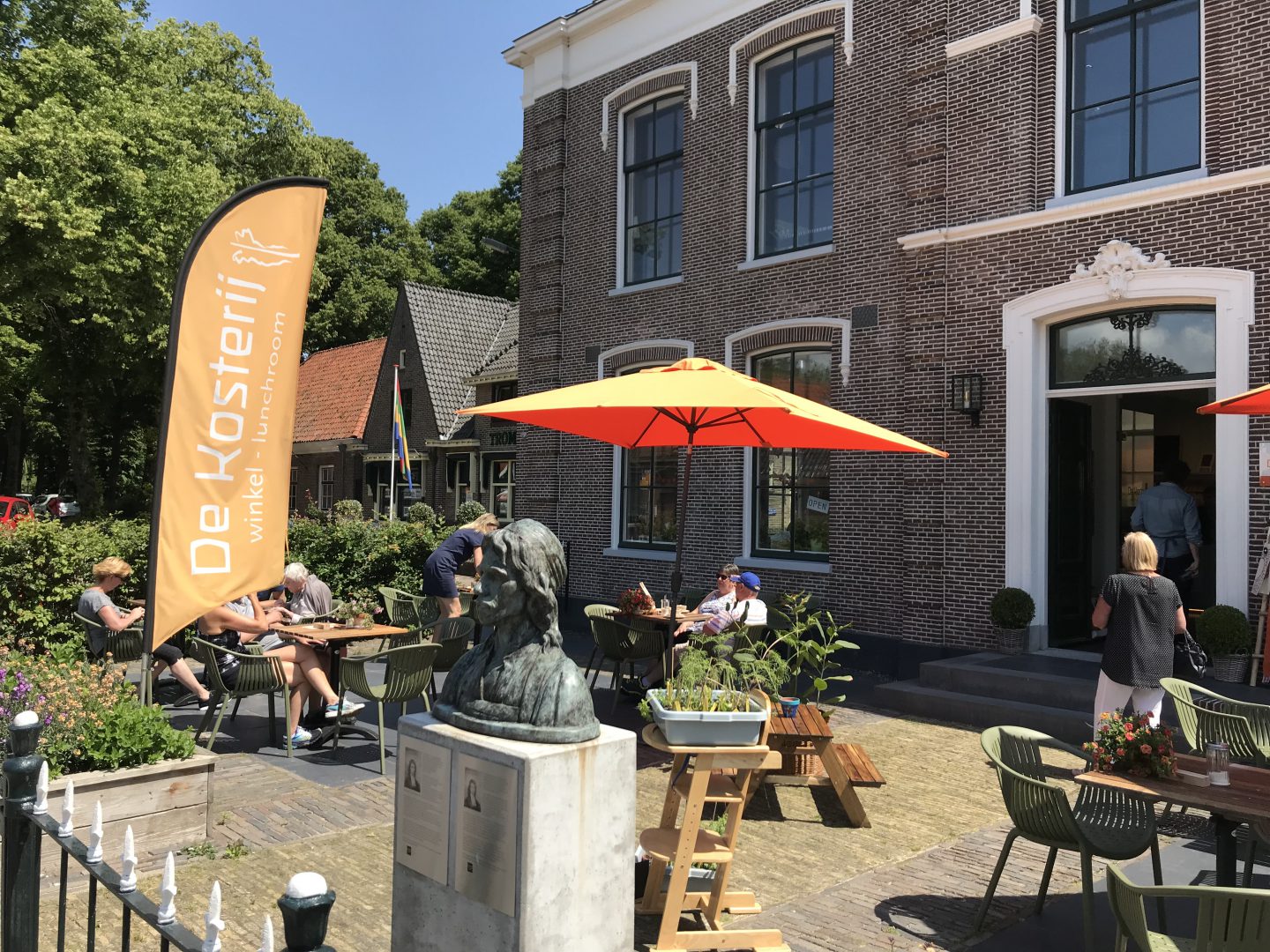 Bij Moeders terras