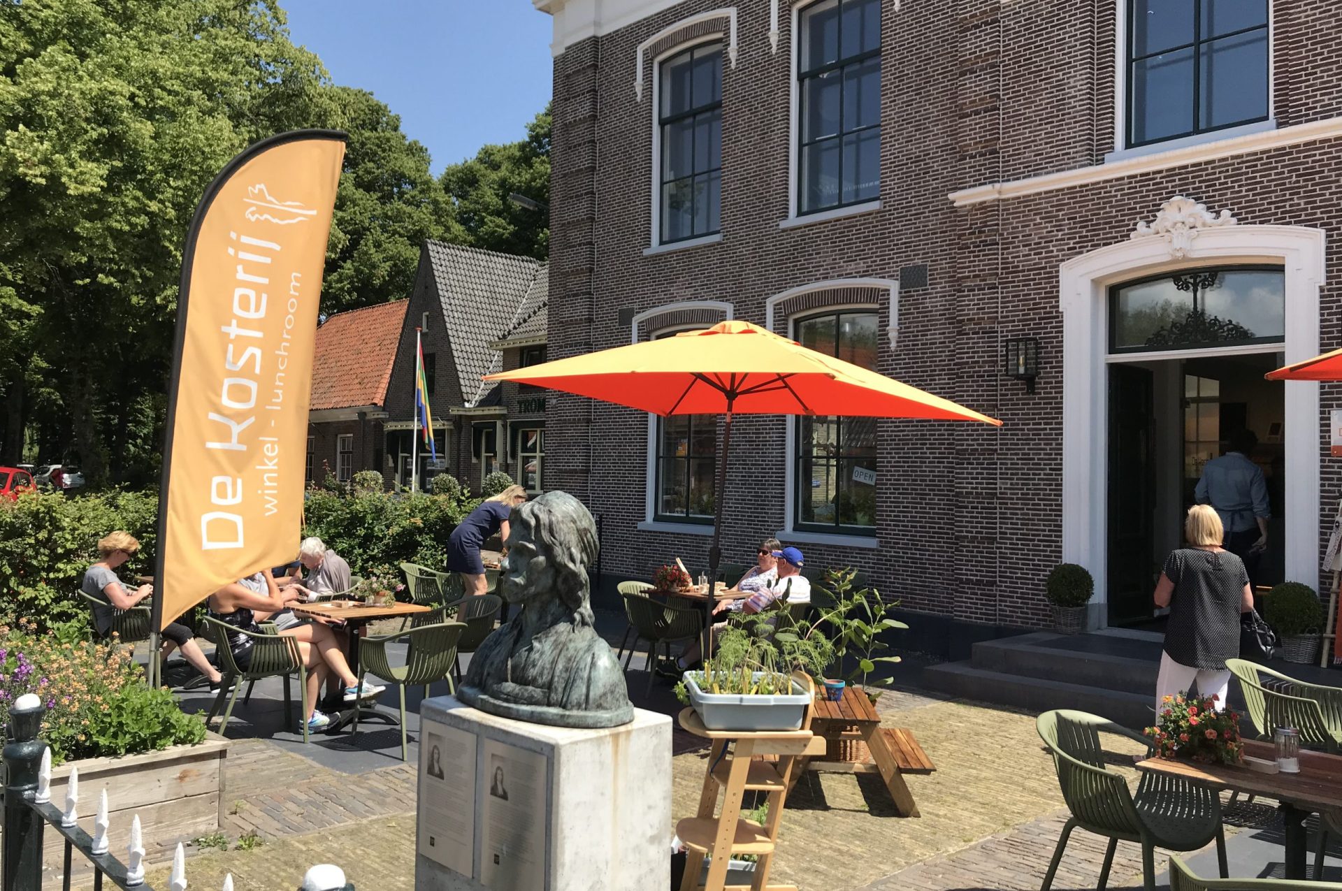 Bij Moeders terras
