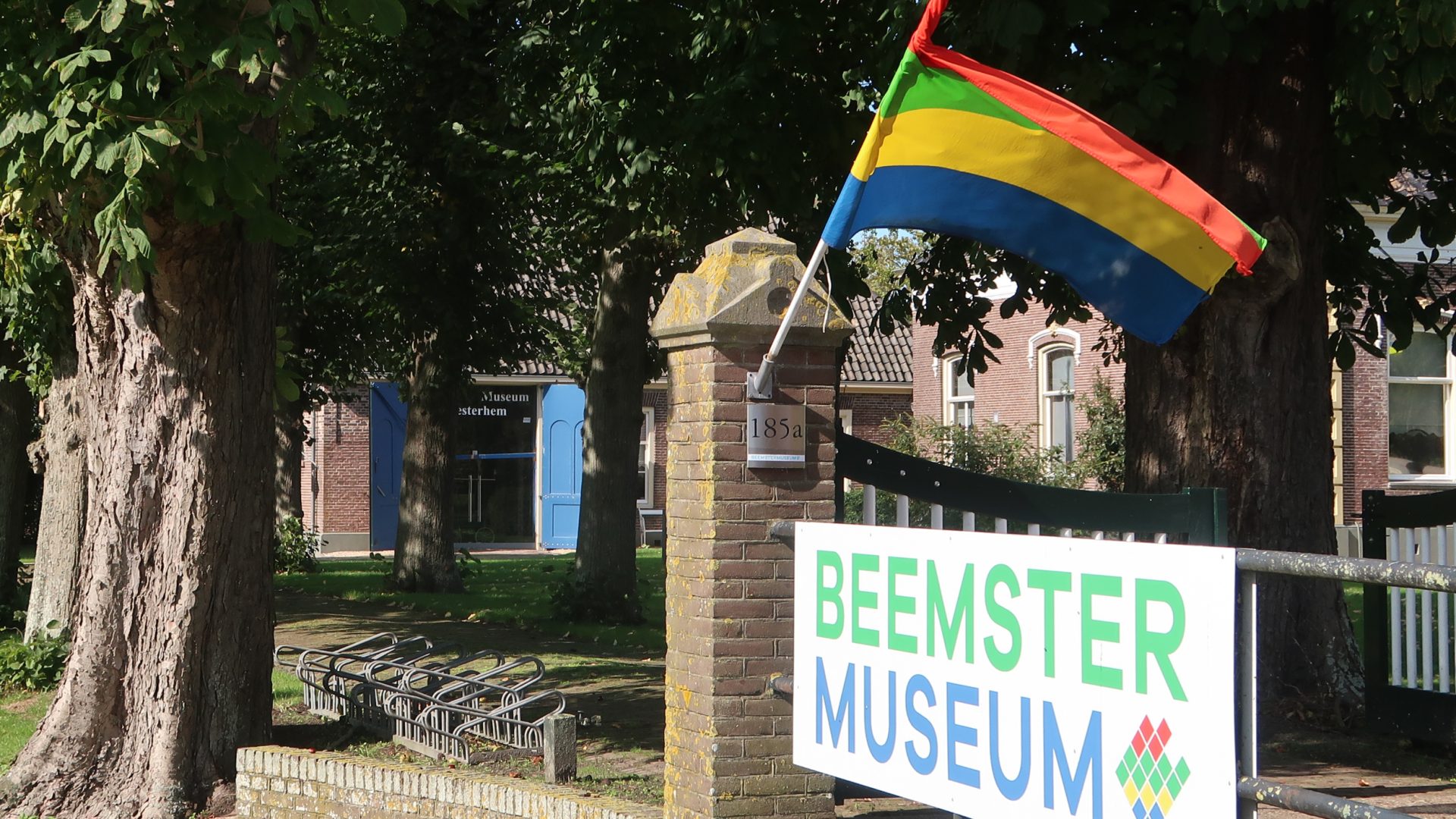 Bord op de brug bij het Beemster Museum