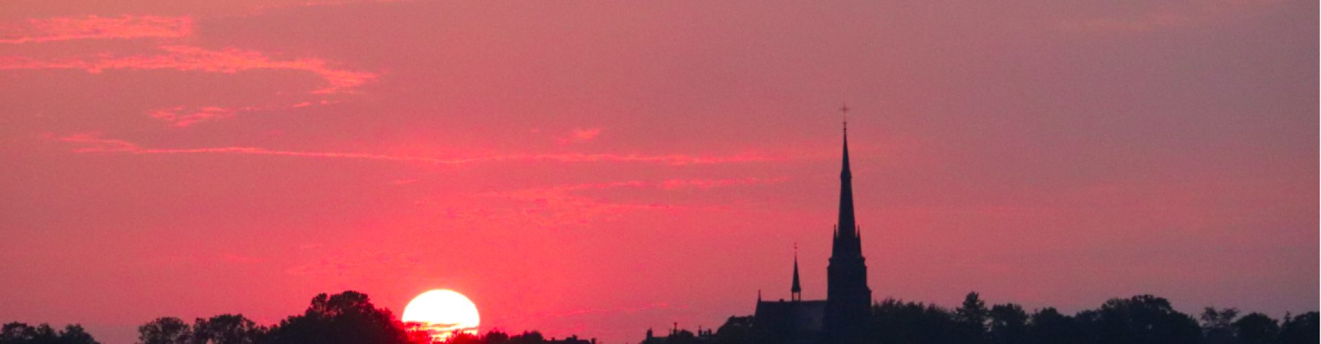 Zonsondergang kerk wb